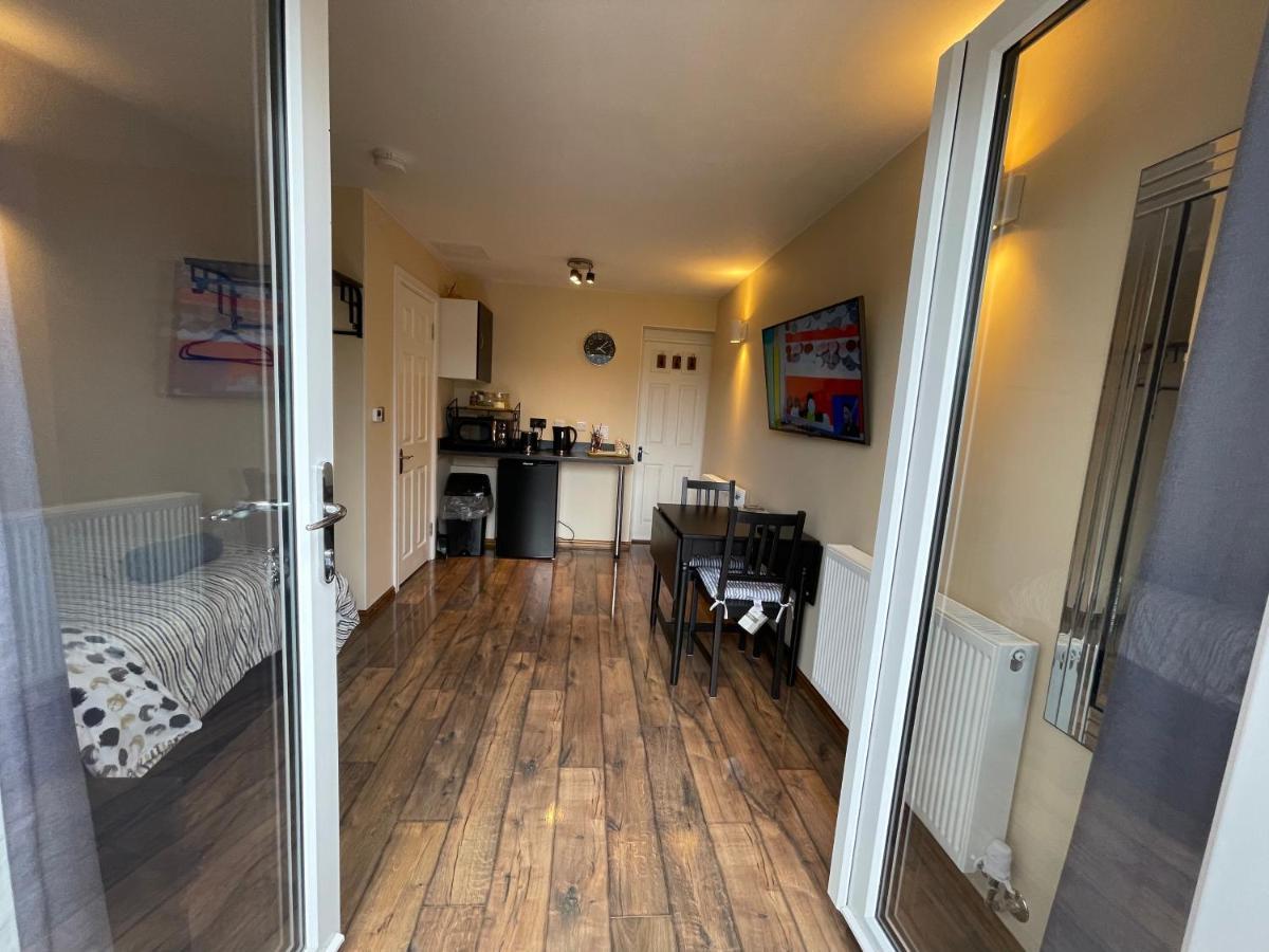 Apartment Studio-4 For Professionals Staines-upon-Thames