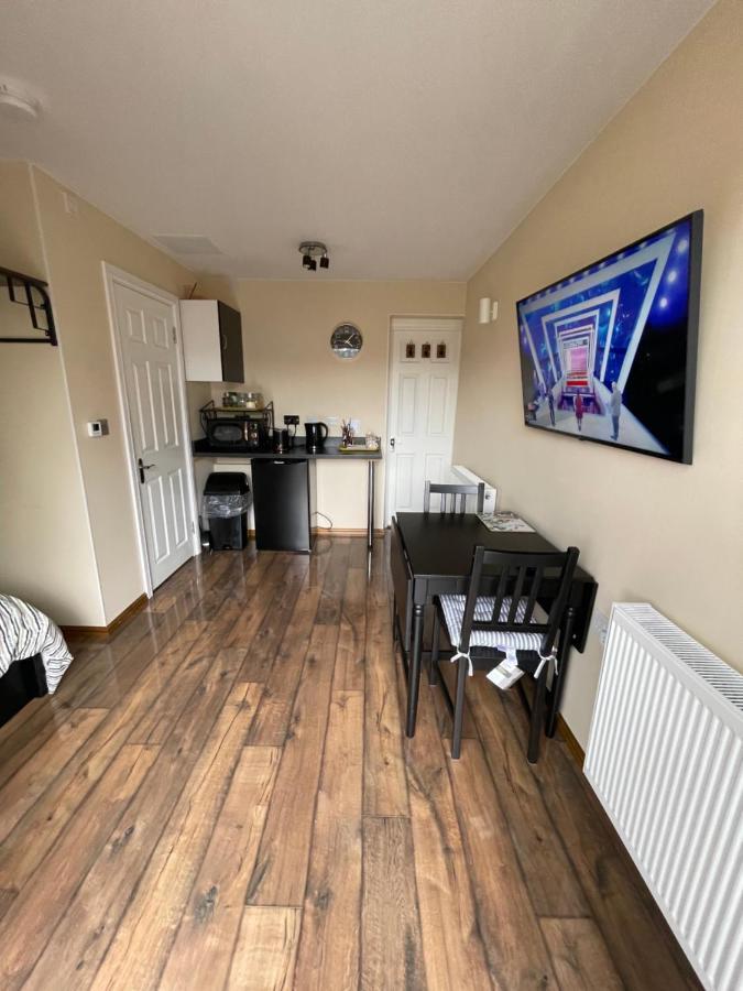 Studio-4 For Professionals Apartment