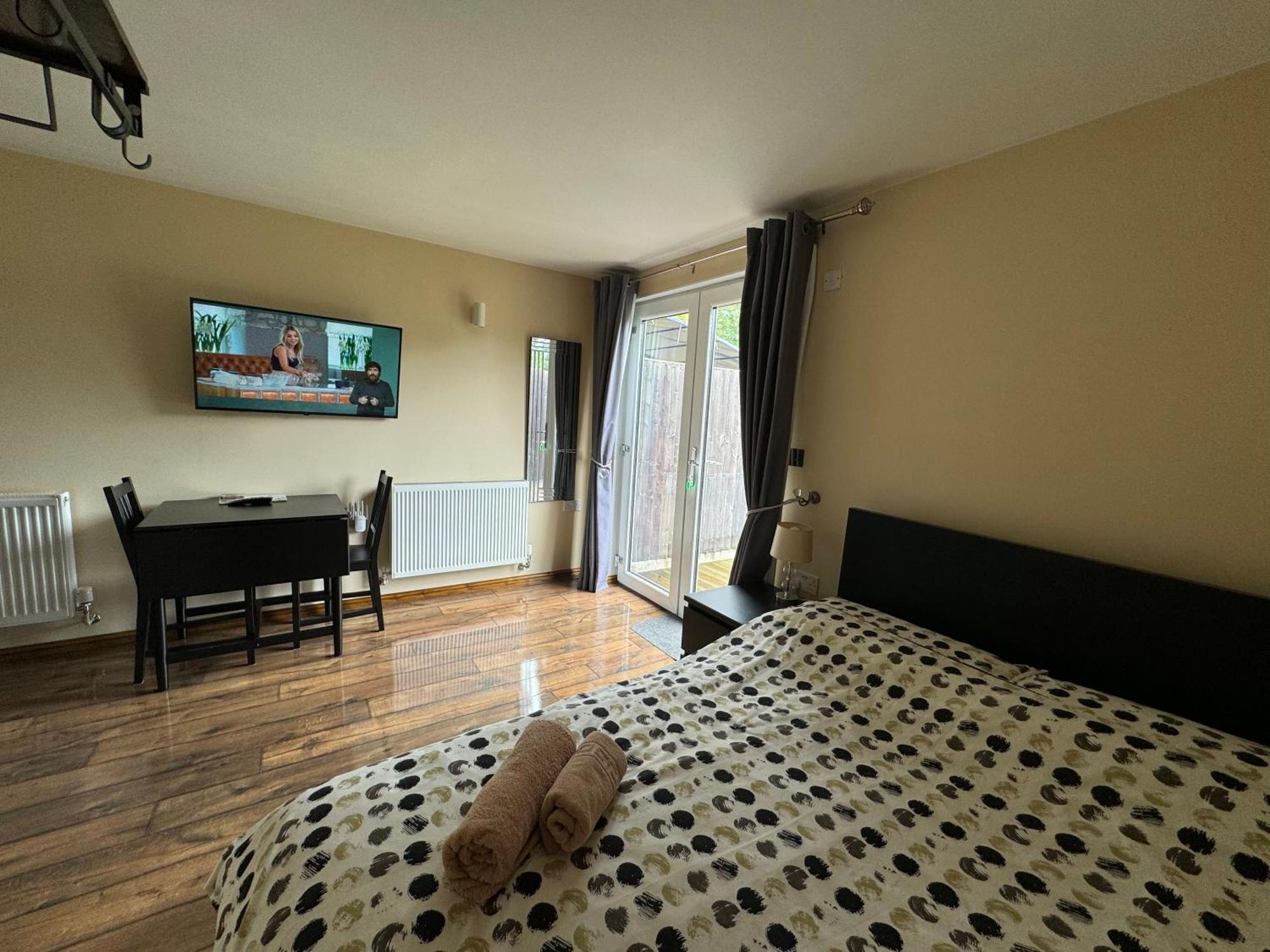 Studio-4 For Professionals Staines-upon-Thames