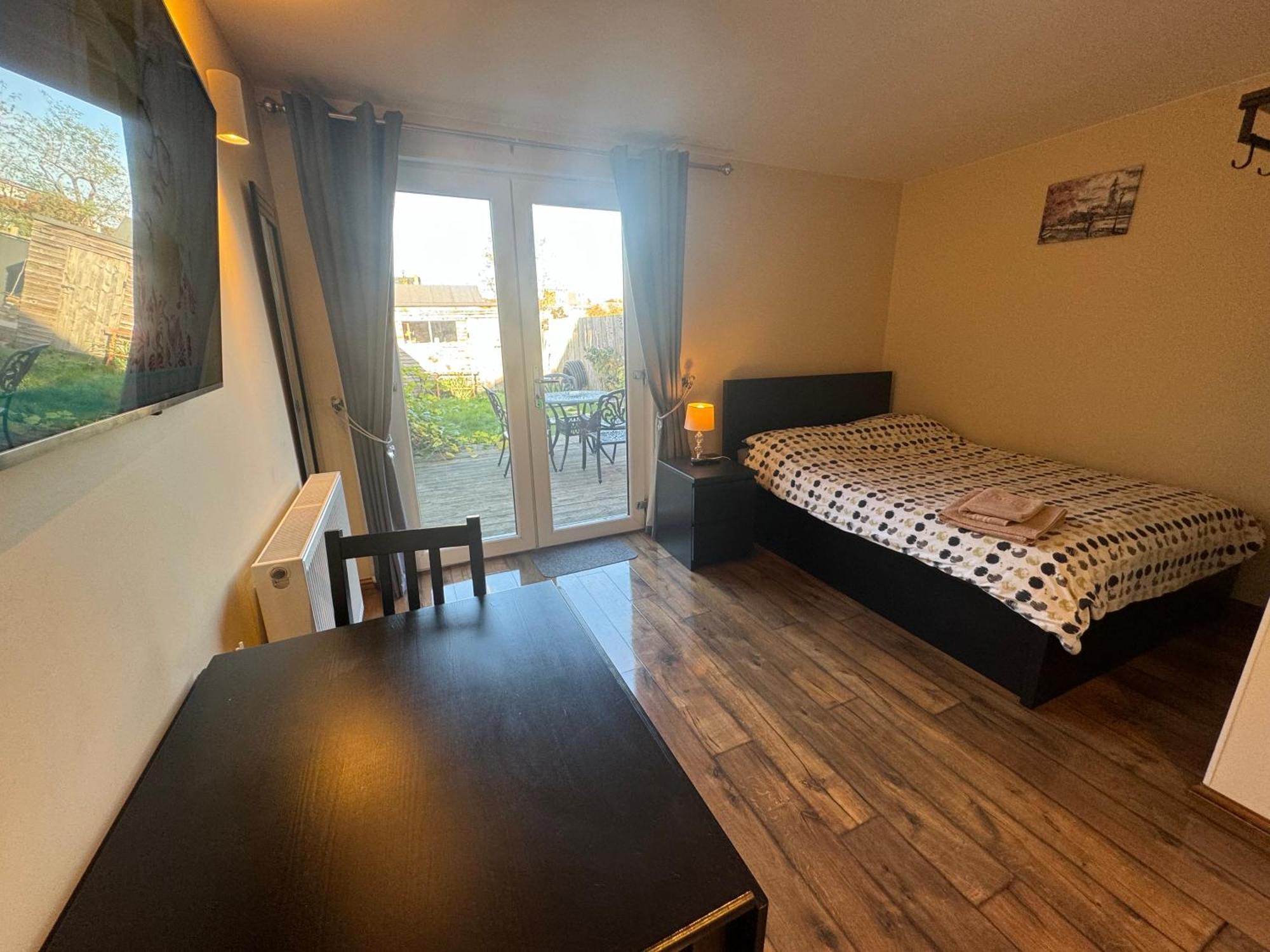 Studio-4 For Professionals Apartment *